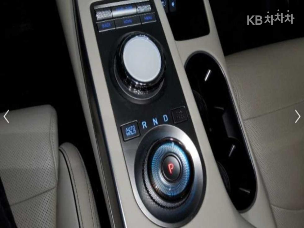 2023 Genesis GV70 photo