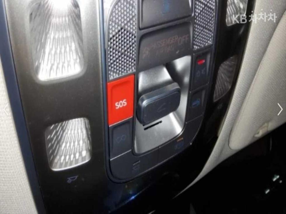 2023 Genesis GV70 photo