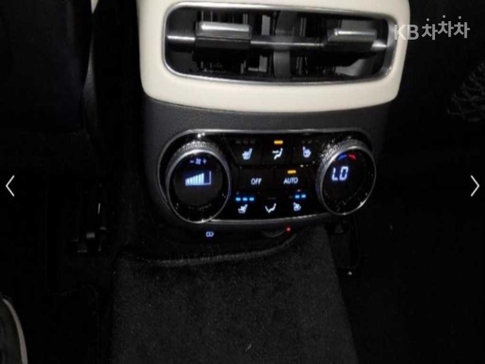 2023 Genesis GV70 photo