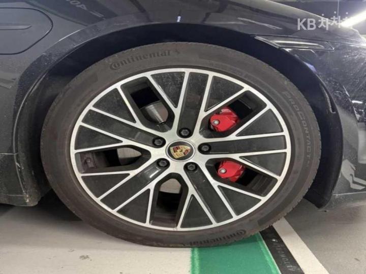 Porsche Taycan 4S 8