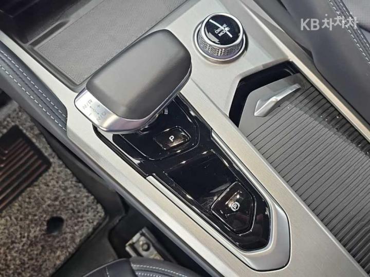 Renault Koleos E-Tech Hybrid Iconic 9