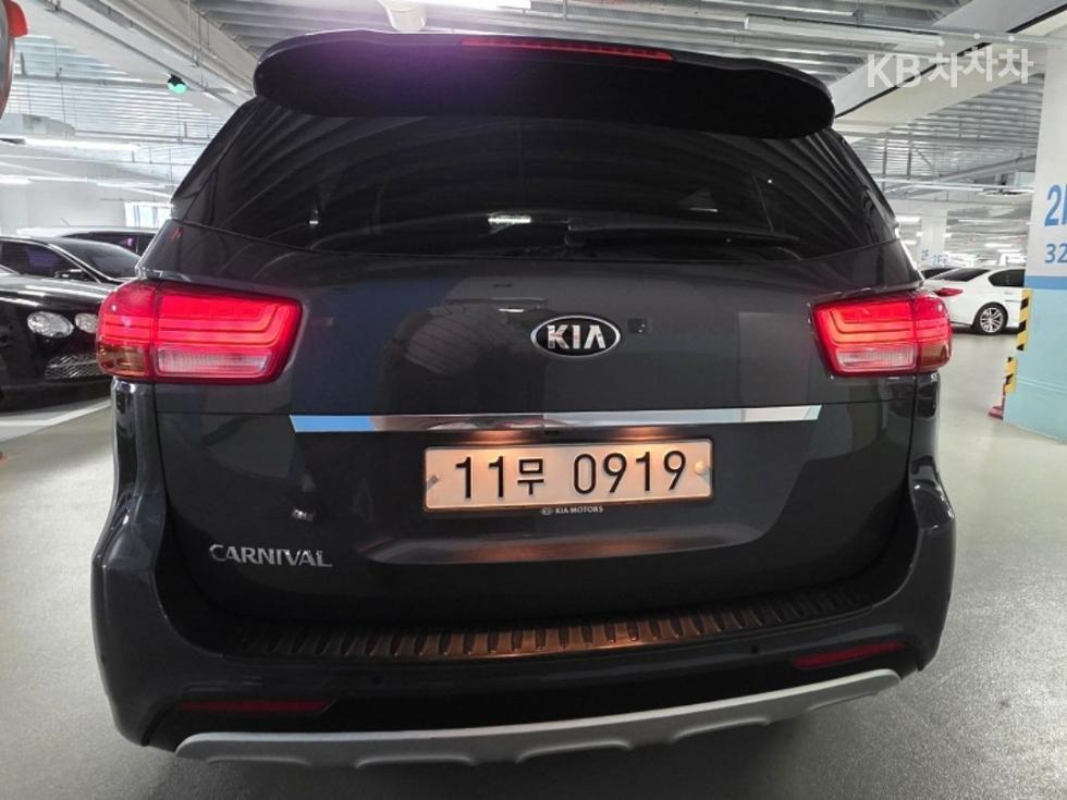 Kia Carnival — miniaturë 5