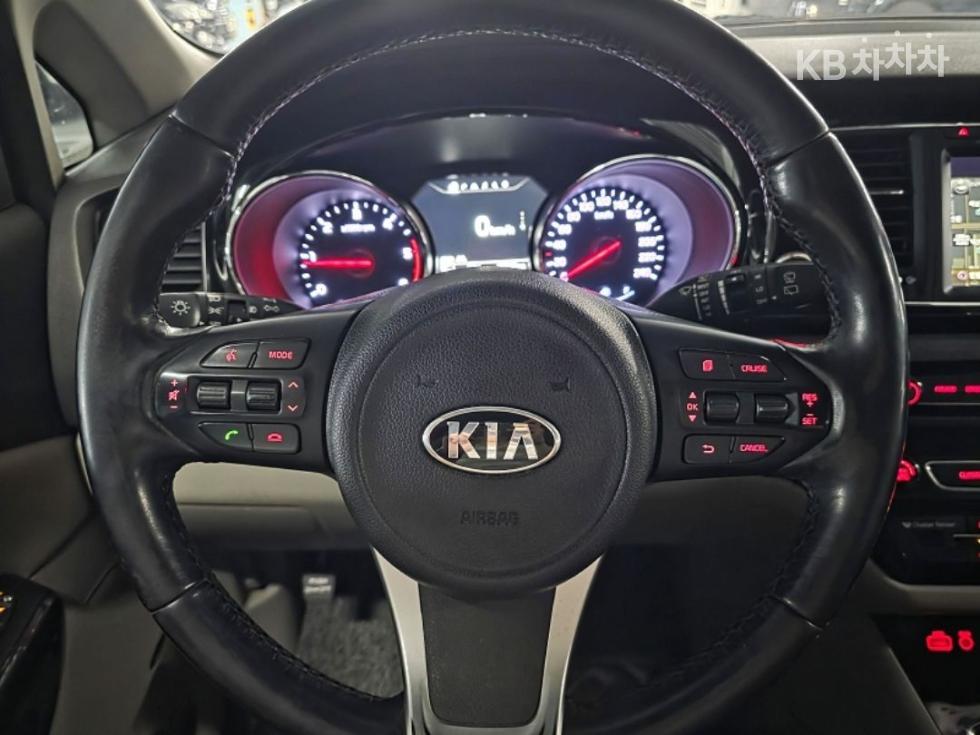 Kia Carnival — miniaturë 10