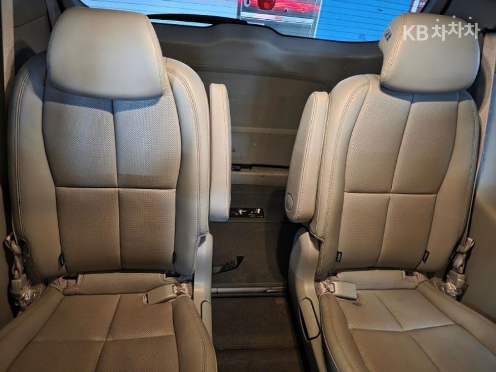 Kia Carnival — miniaturë 19