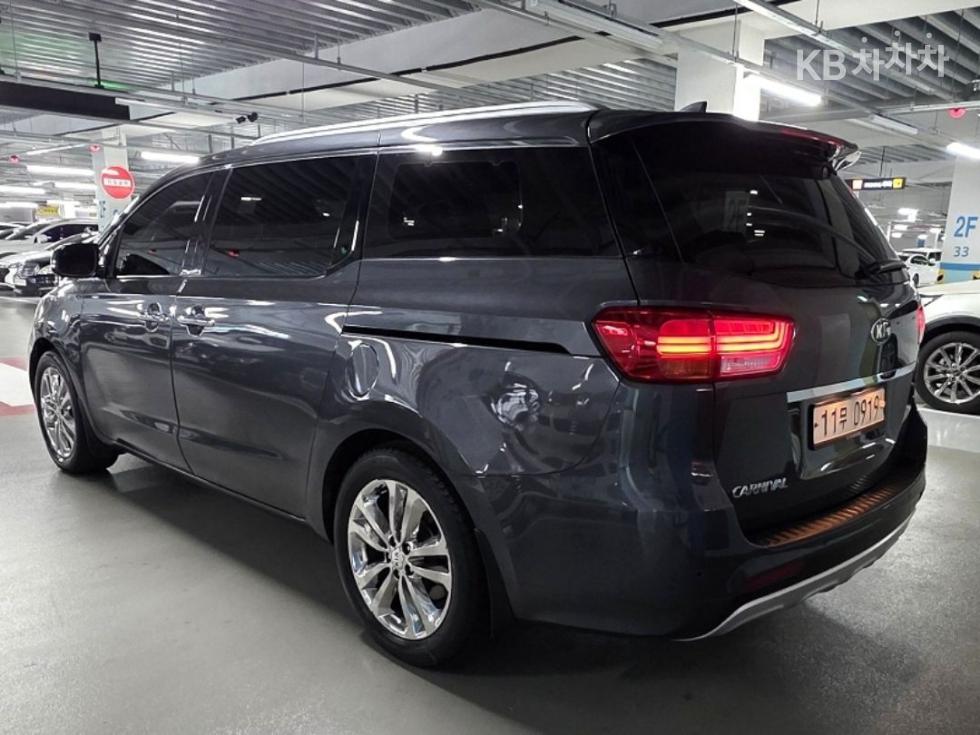Kia Carnival — miniaturë 6
