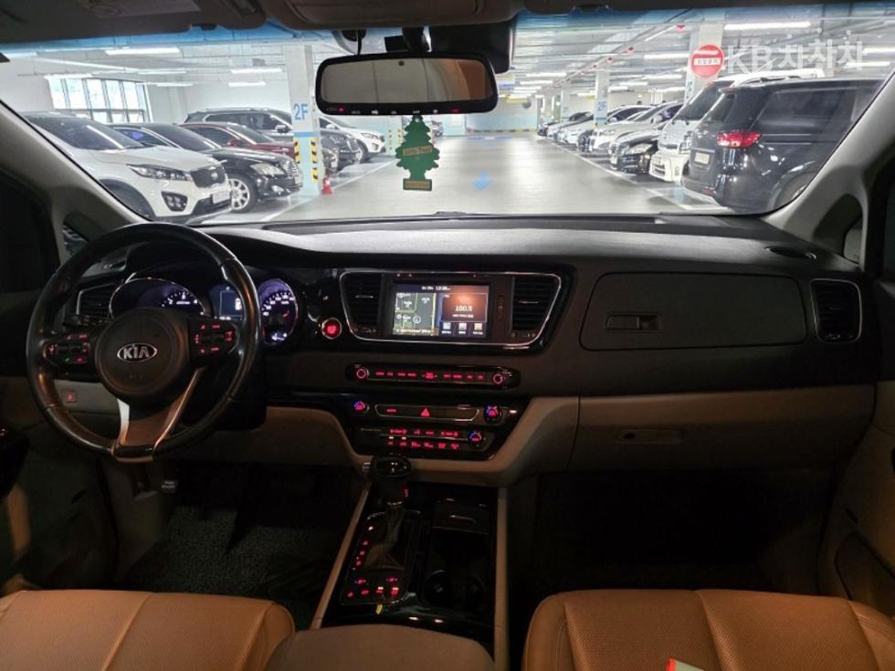 Kia Carnival — miniaturë 9