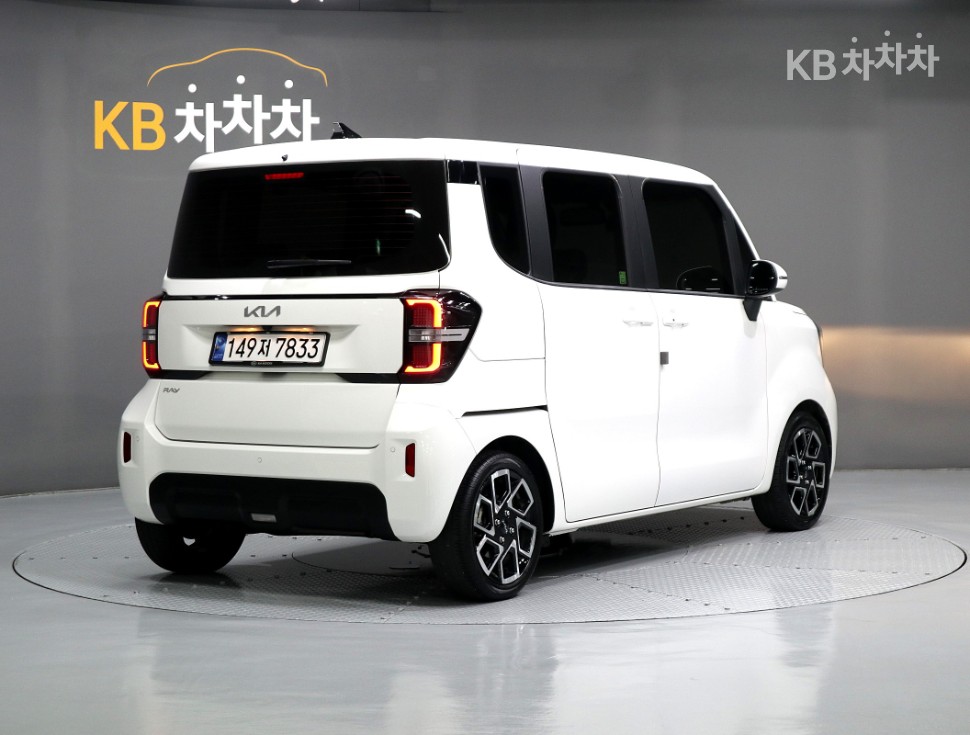 2023 - kia kia