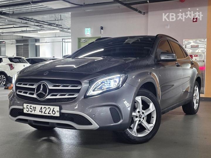 Mercedes-Benz GLA-Class X156 GLA220 Base Type