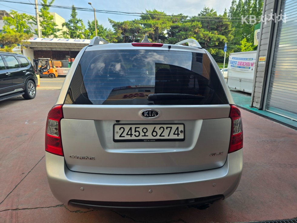 Kia Carens — miniaturë 3