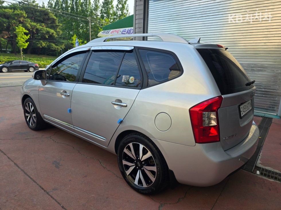 Kia Carens — miniaturë 4