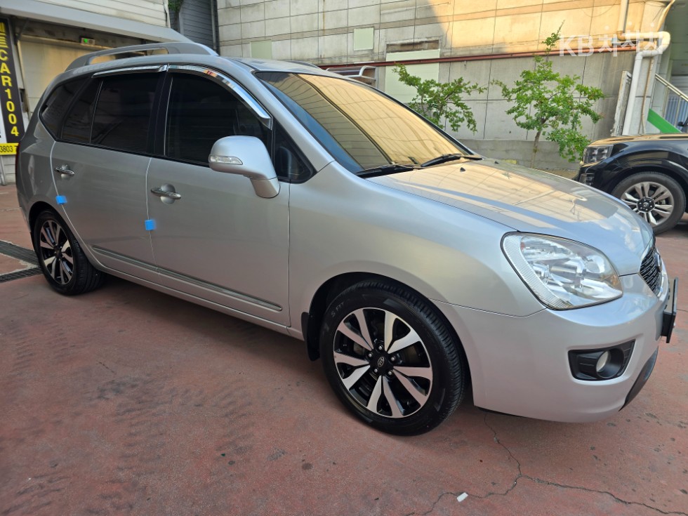 Kia Carens — miniaturë 8