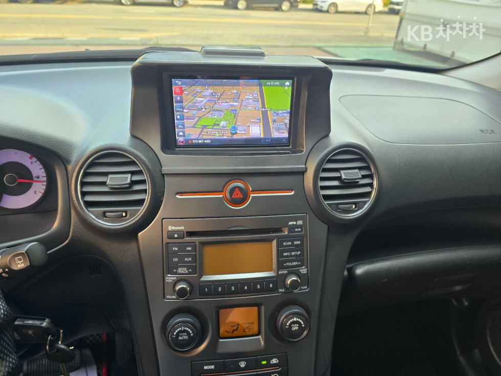 Kia Carens — miniaturë 10