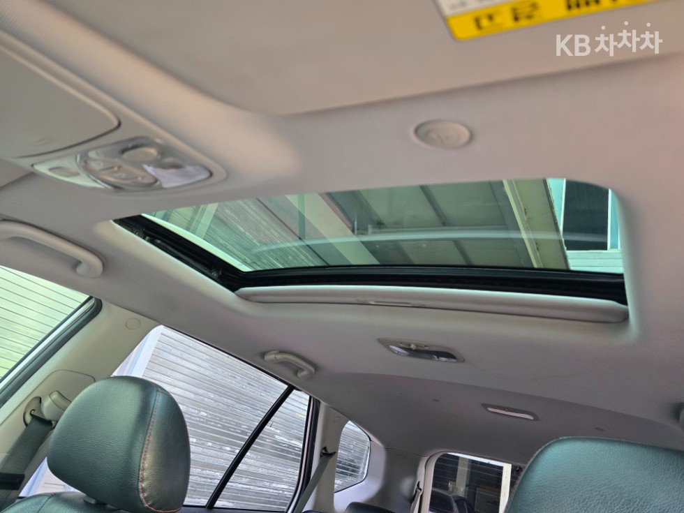 Kia Carens — miniaturë 11