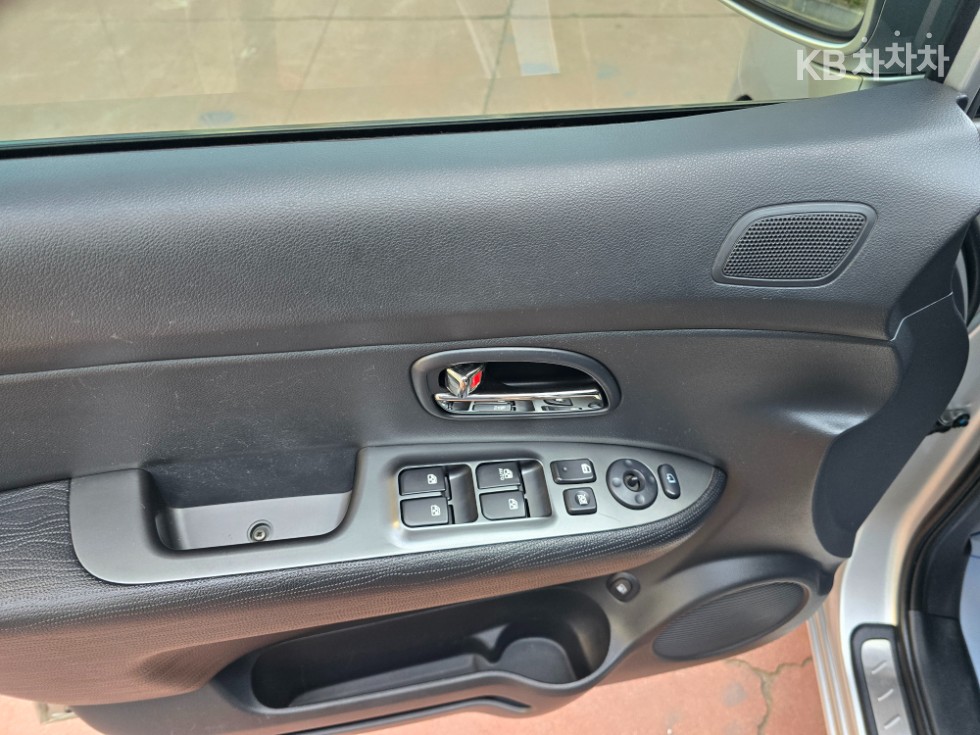 Kia Carens — miniaturë 12