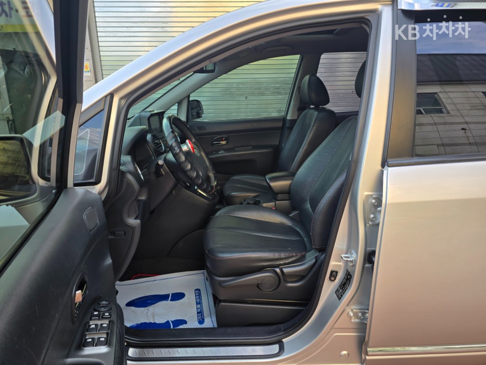 Kia Carens — miniaturë 13