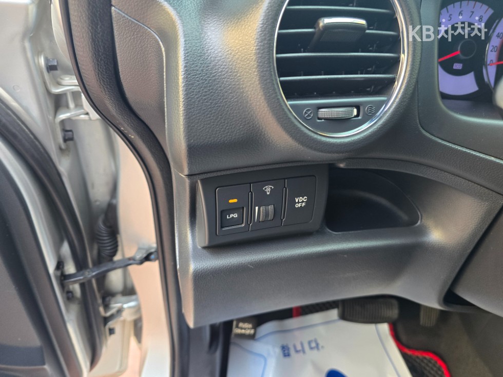 Kia Carens — miniaturë 14