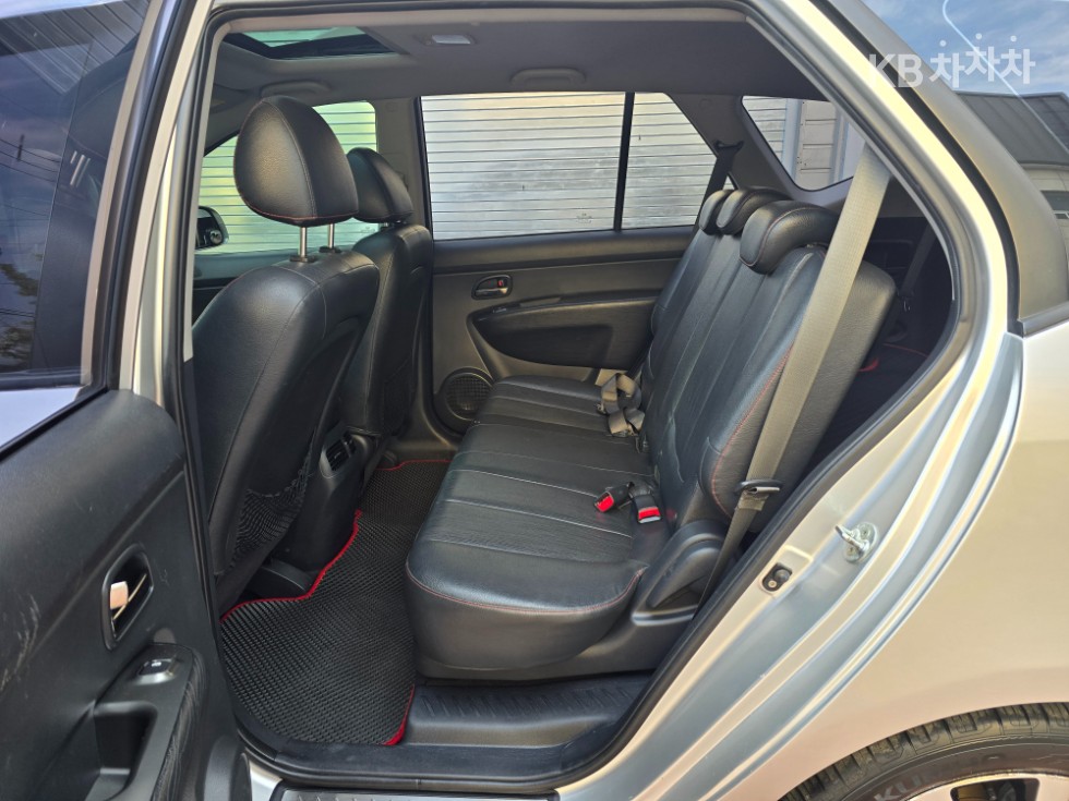 Kia Carens — miniaturë 15