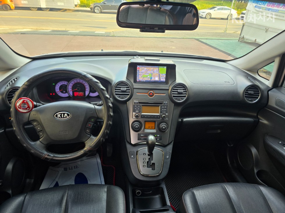 Kia Carens — miniaturë 16