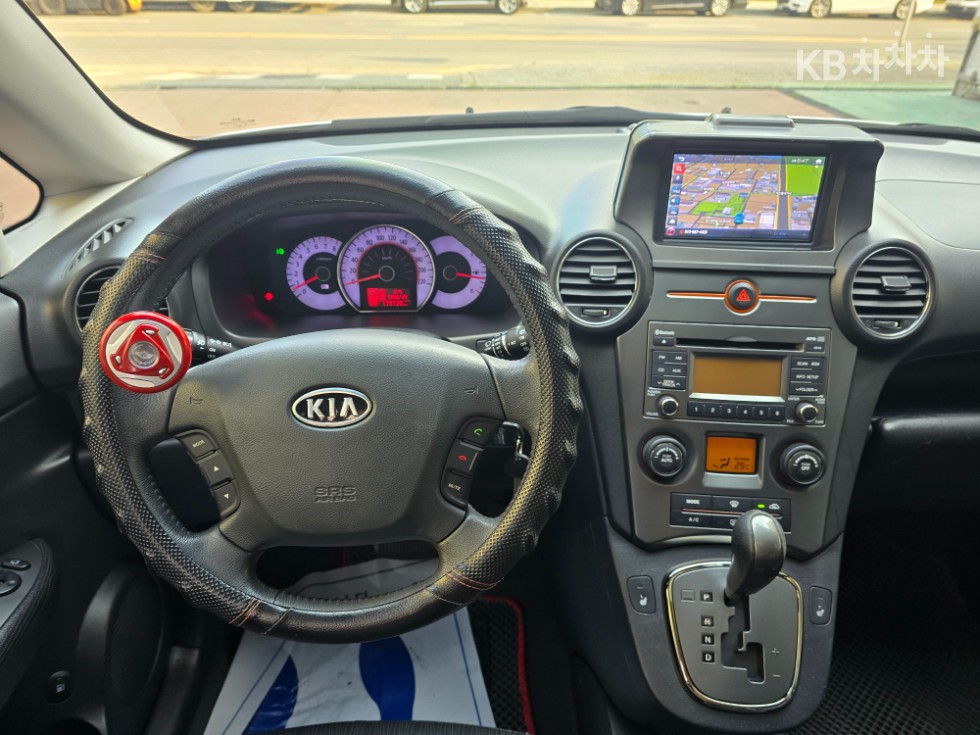 Kia Carens — miniaturë 17