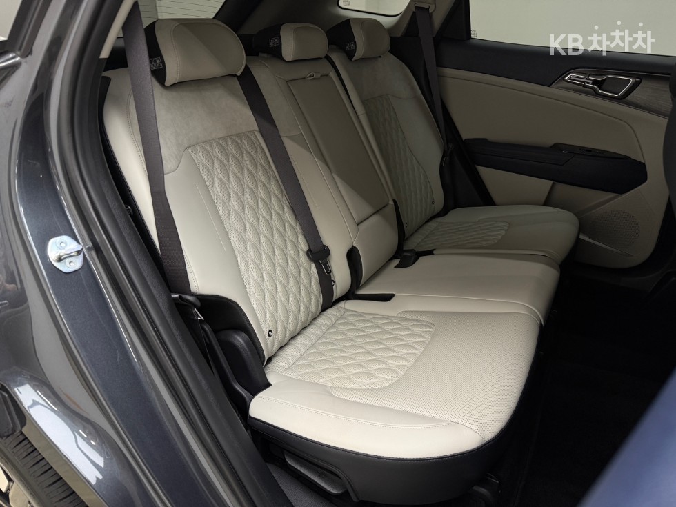 2023 - kia sportage