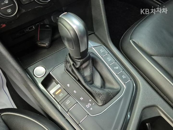 Volkswagen Tiguan 2.0 TDI Premium 9