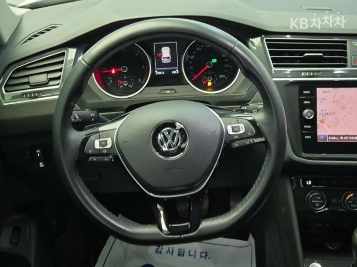Volkswagen Tiguan 2.0 TDI Premium 10