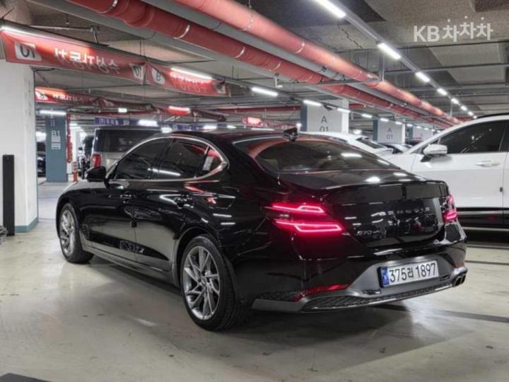 Genesis G70 2.0T 4WD Standard 4