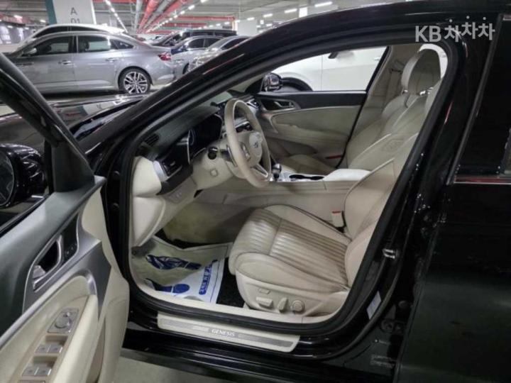 Genesis G70 2.0T 4WD Standard 6