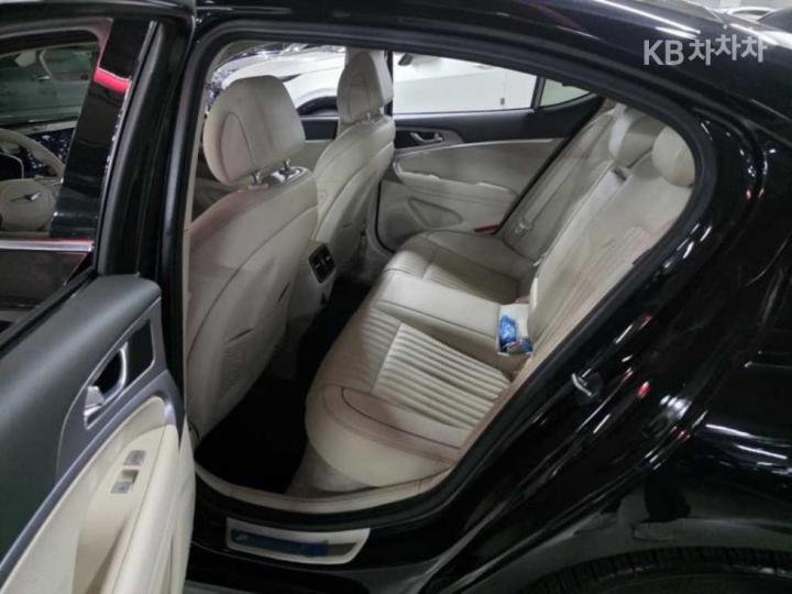 Genesis G70 2.0T 4WD Standard 7