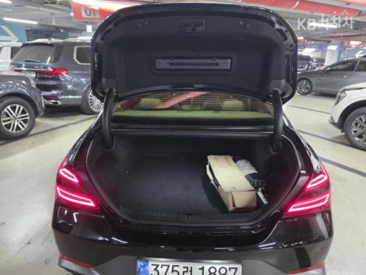 Genesis G70 2.0T 4WD Standard 8