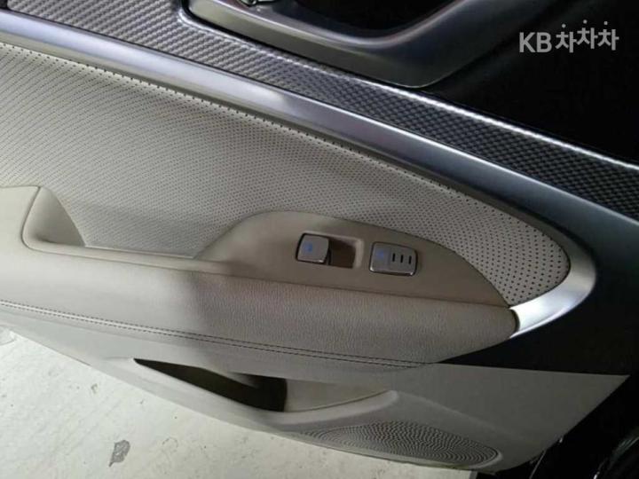 Genesis G70 2.0T 4WD Standard 9