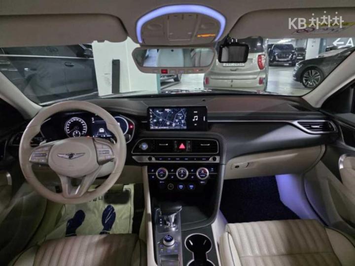 Genesis G70 2.0T 4WD Standard 10