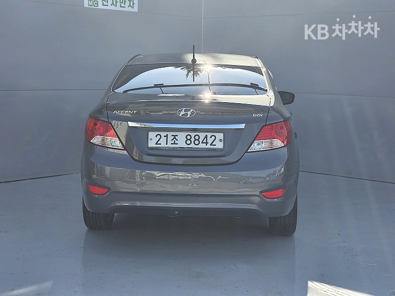 2011 - hyundai accent