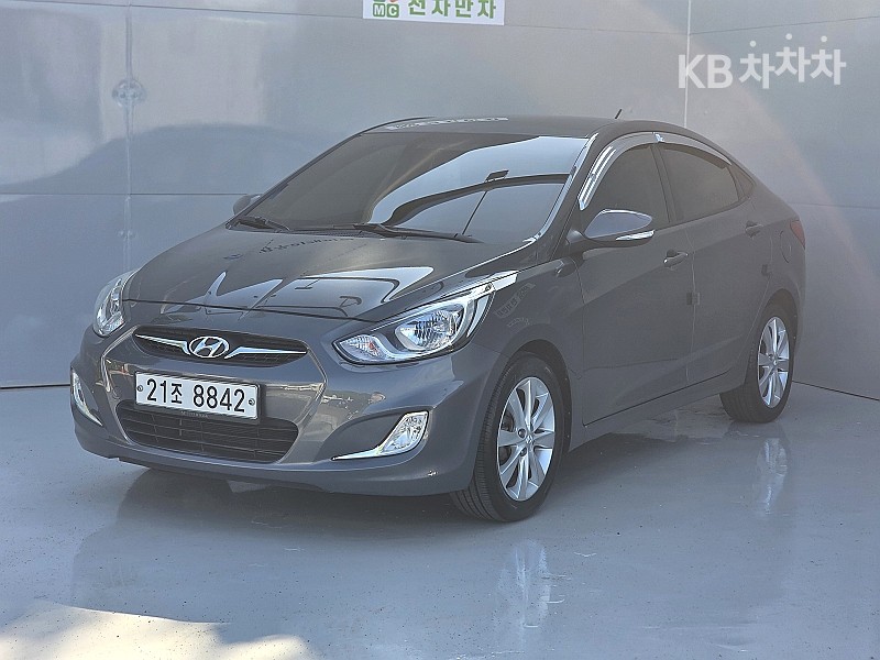 2011 - hyundai accent