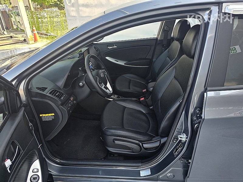2011 - hyundai accent
