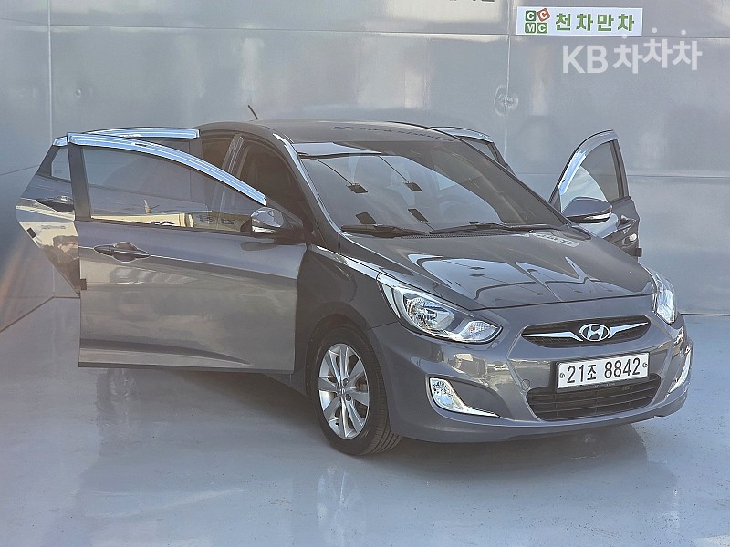 2011 - hyundai accent