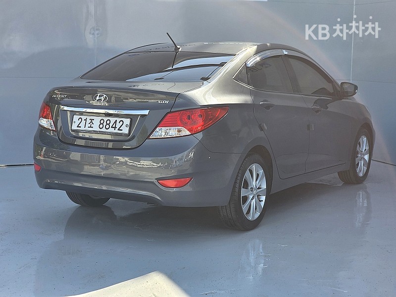 2011 - hyundai accent