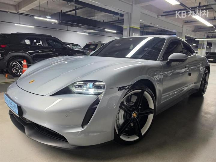 Porsche Taycan Base