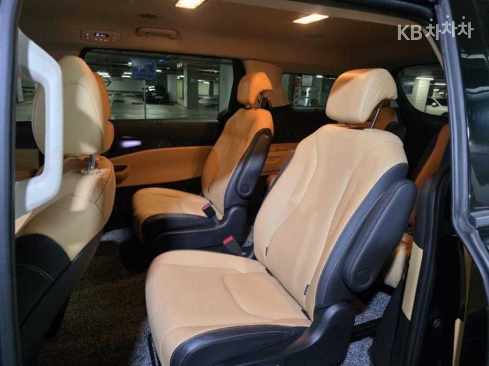 2023 - kia carnival