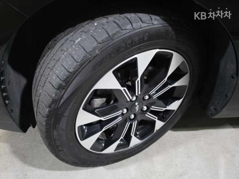 2023 - kia carnival