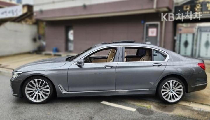 BMW 7 Series G11 750Li xDrive Premium 4
