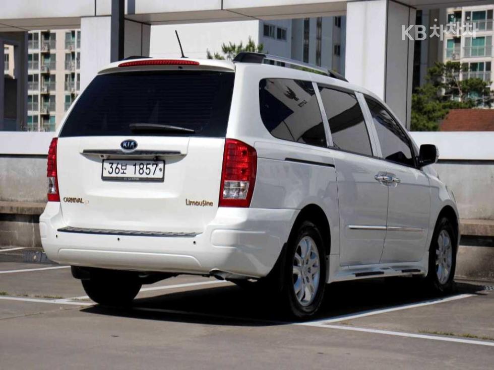 2011 - kia carnival