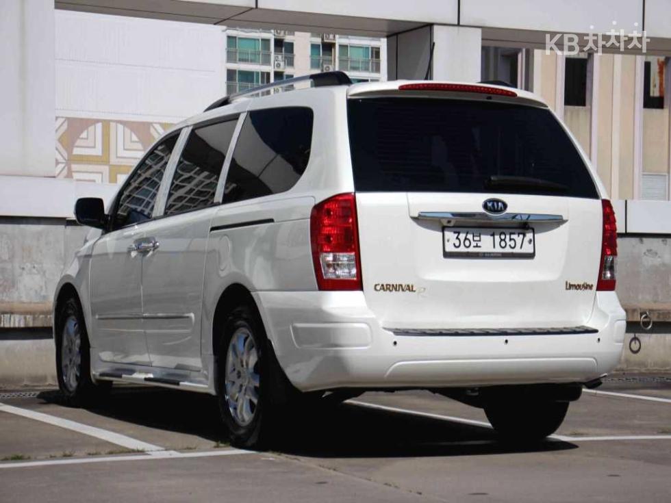 2011 - kia carnival