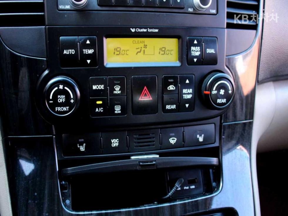 2011 - kia carnival