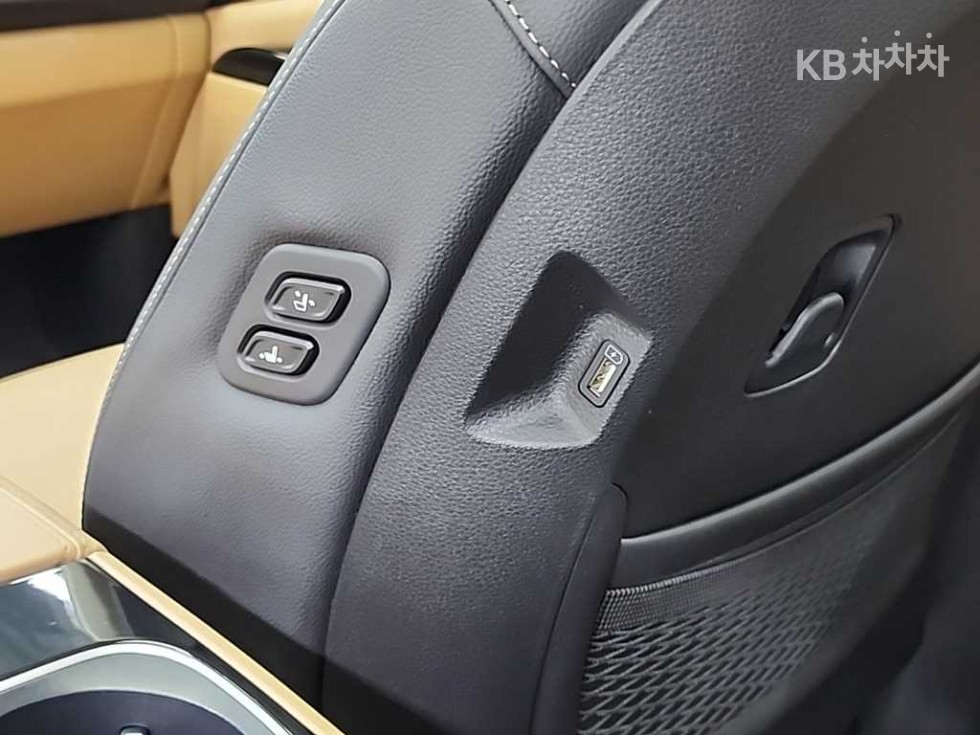 Kia Carnival — miniaturë 15