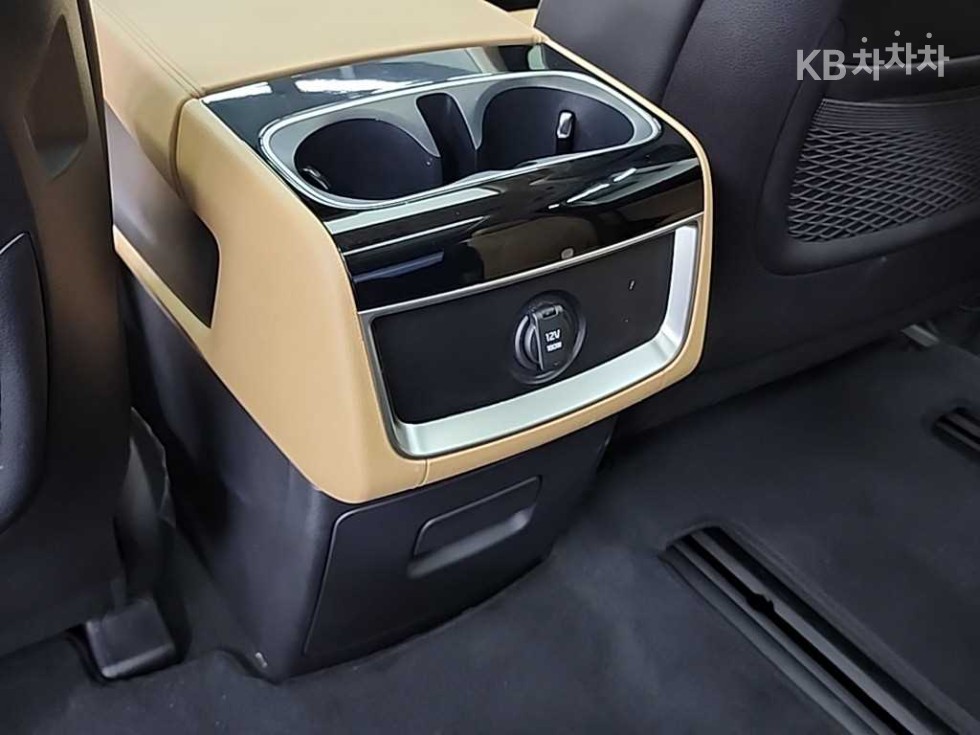 Kia Carnival — miniaturë 16
