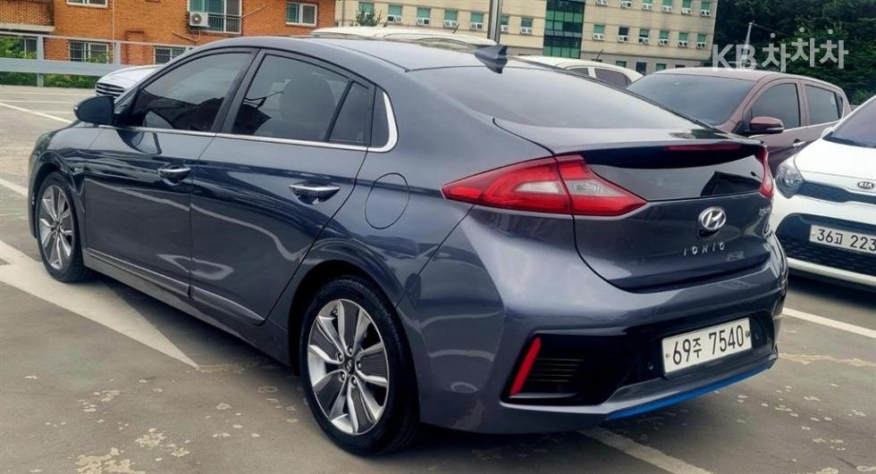 2016 - hyundai ioniq