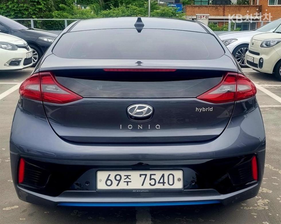 2016 - hyundai ioniq