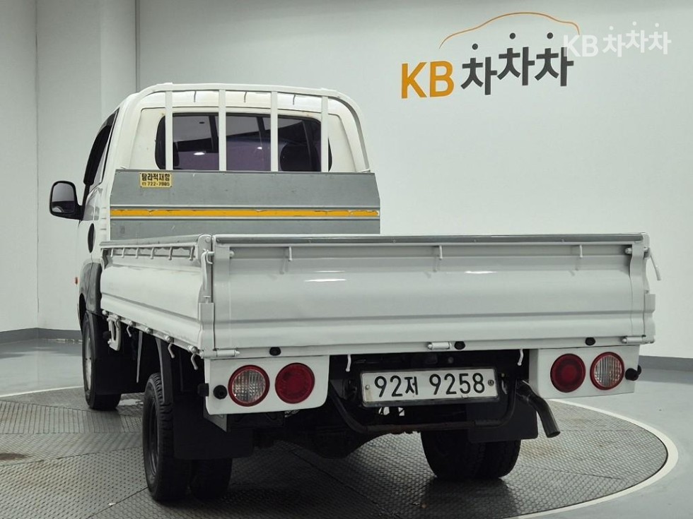 2016 - kia bongo iii