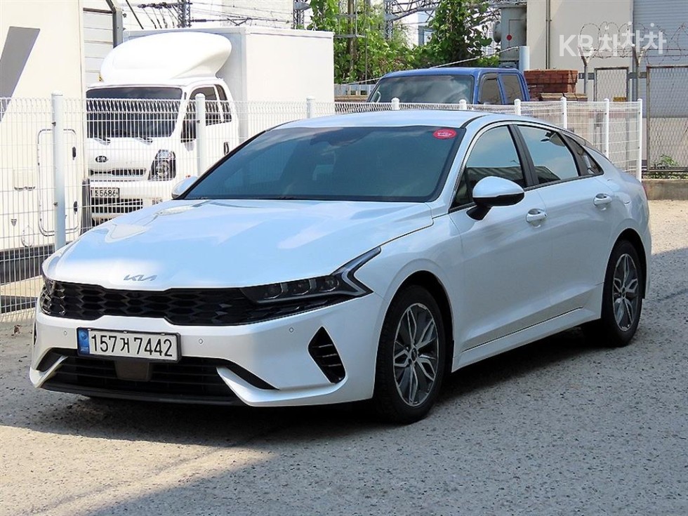 2022 - kia k5
